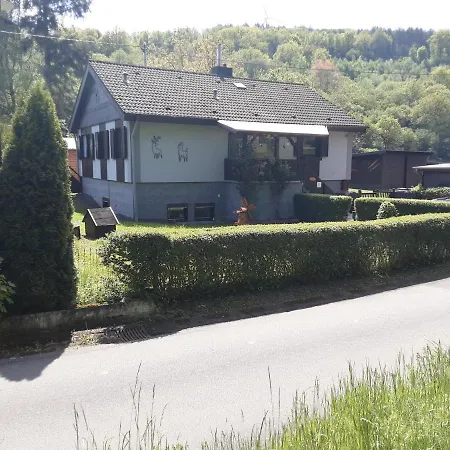 Zum Goldenen Tal アパート *